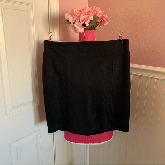 Talbots Black Pencil Skirt with light stretch, size 14 Petite - Picture 1 of 6